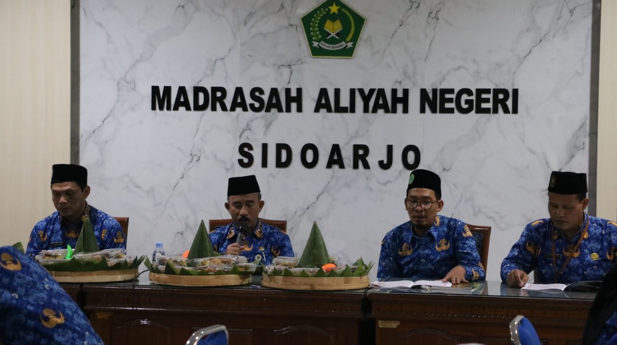 Khatmil Quran di MAN Sidoarjo selepas Upacara Peringatan Kemerdekaan Republik Indonesia ke-80