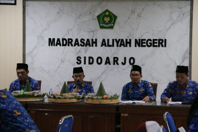 Khatmil Quran di MAN Sidoarjo selepas Upacara Peringatan Kemerdekaan Republik Indonesia ke-80