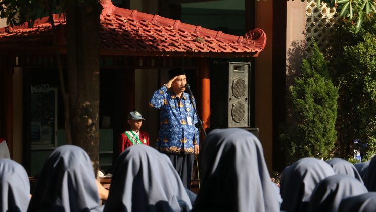Rukun Satu Sama Lain Menjadi Pesan Pembina Upacara 17 Agustus MAN Sidoarjo