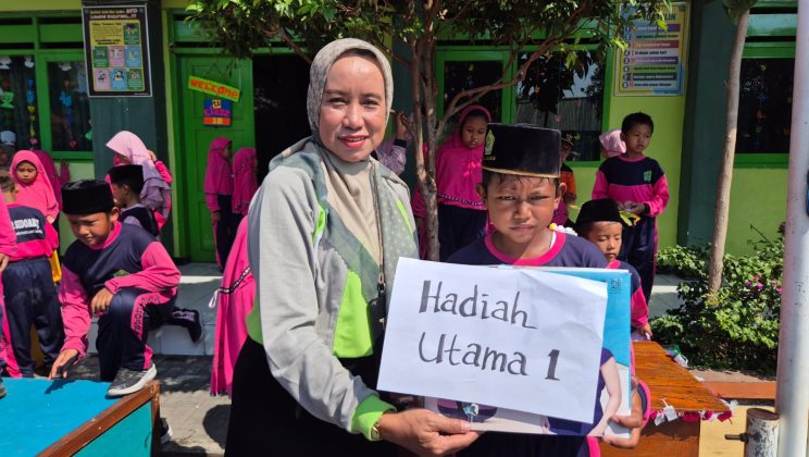 Peringatan HUT RI di MIN 2 Sidoarjo Hadirkan Momentum untuk Menanamkan Nilai Kebersamaan, Sportivitas, dan Nasionalisme kepada Ratusan Siswa