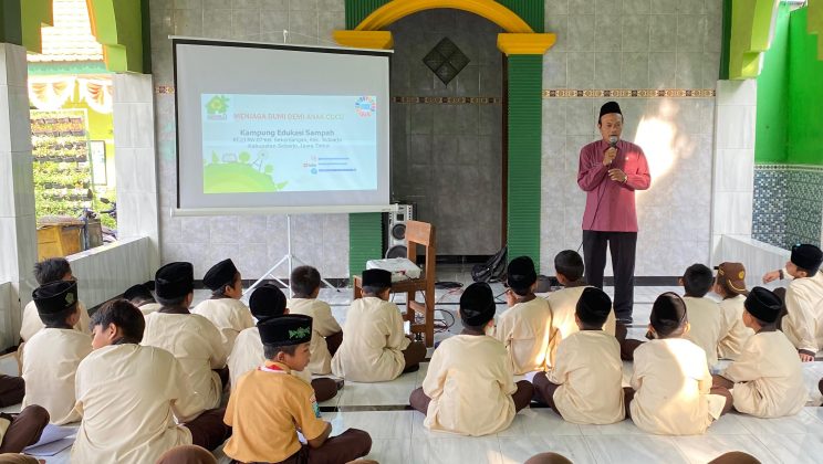 MIN 2 Sidoarjo Tanamkan Kesadaran Hijau Lewat Sosialisasi Pendidikan Perubahan Iklim