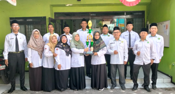 Apel Pagi KUA Krian: Tekankan Disiplin Pegawai dan Apresiasi Juara Festival Rebana