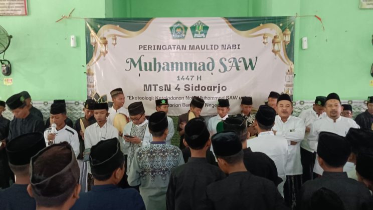  MTsN 4 Sidoarjo Meriahkan Peringatan Maulid Nabi Muhammad SAW dengan Sholawat dan Pawai