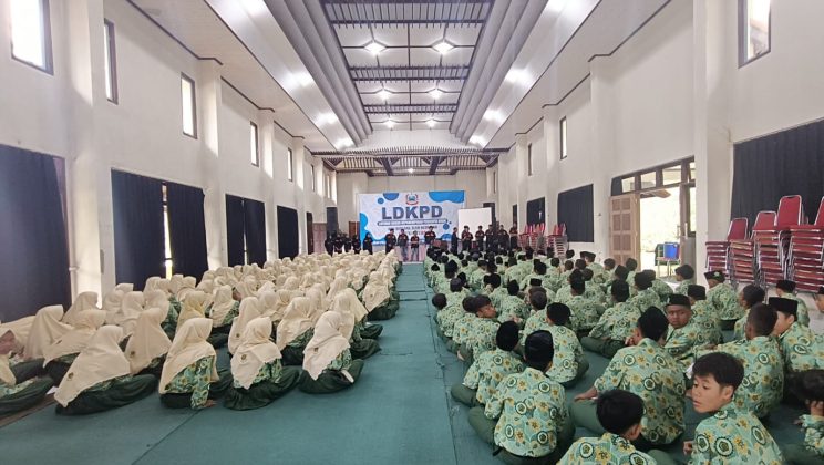 Tingkatkan Jiwa Kepemimpinan, MTsN 4 Sidoarjo Gelar LDKPD untuk Siswa Kelas 7 di Permata Biru Trawas