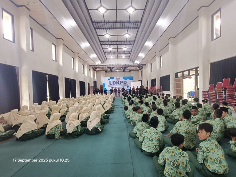 Tingkatkan Jiwa Kepemimpinan, MTsN 4 Sidoarjo Gelar LDKPD untuk Siswa Kelas 7 di Permata Biru Trawas