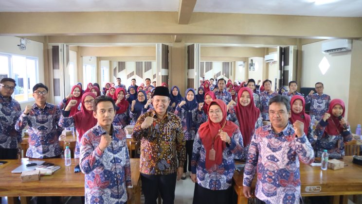 Membangun Komitmen Moderasi Beragama bagi Guru SMK Antartika 2 Sidoarjo
