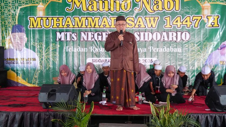 Bangun Karakter Religius, MTs Negeri 1 Sidoarjo Bersholawat Bersama Wahid KDI