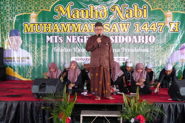 Bangun Karakter Religius, MTs Negeri 1 Sidoarjo Bersholawat Bersama Wahid KDI
