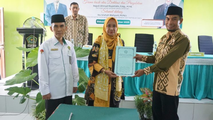 Serah Terima Jabatan Kepala MTsN 4 Sidoarjo: Momen Penuh Haru dan Harapan Baru