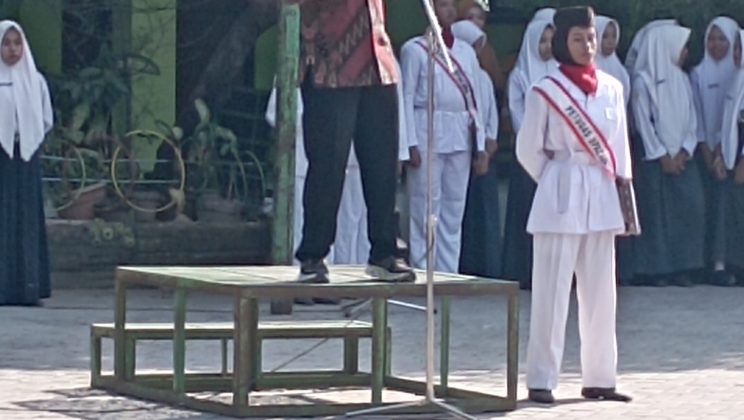 Upacara Bendera Senin, 15 September 2025 di MTsN 4 Sidoarjo: Momen Penuh Haru dan Semangat Menuju Madrasah Berprestasi