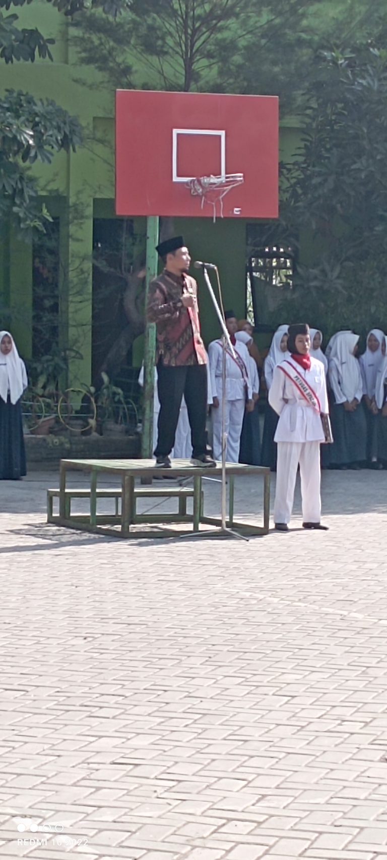 Upacara Bendera Senin, 15 September 2025 di MTsN 4 Sidoarjo: Momen Penuh Haru dan Semangat Menuju Madrasah Berprestasi