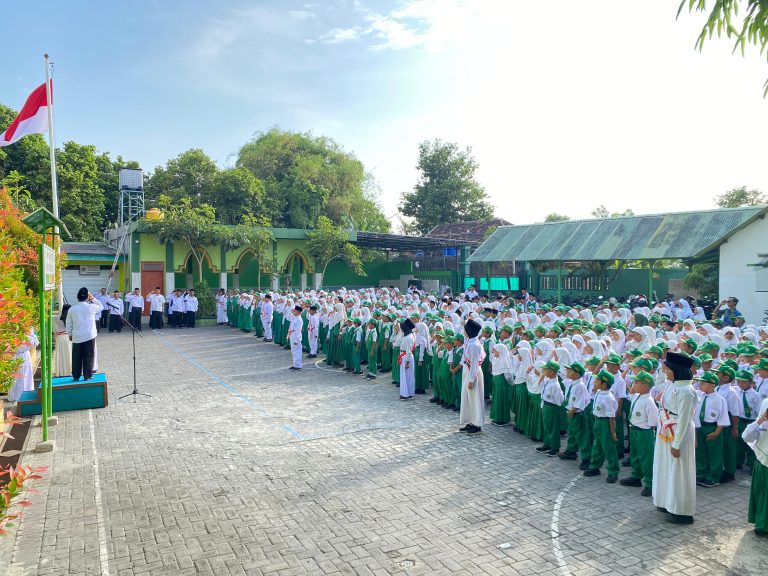 Setiap Senin Pagi, Suara Merah Putih Berkibar di MIN 2 Sidoarjo