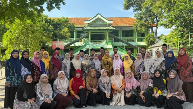 MTsN 4 Sidoarjo Gelar Peringatan Hari Batik Nasional