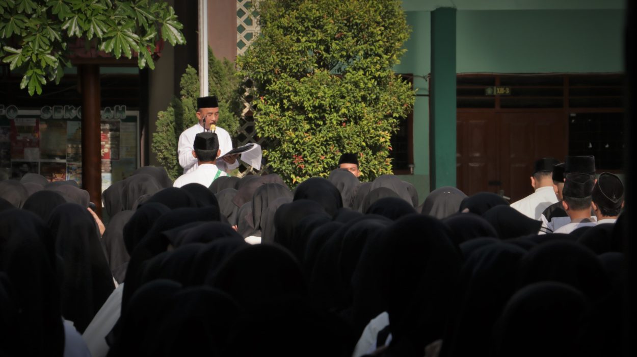 Amanat Kepala Madrasah MAN Sidoarjo pada Apel Peringatan Hari Santri Nasional 2025
