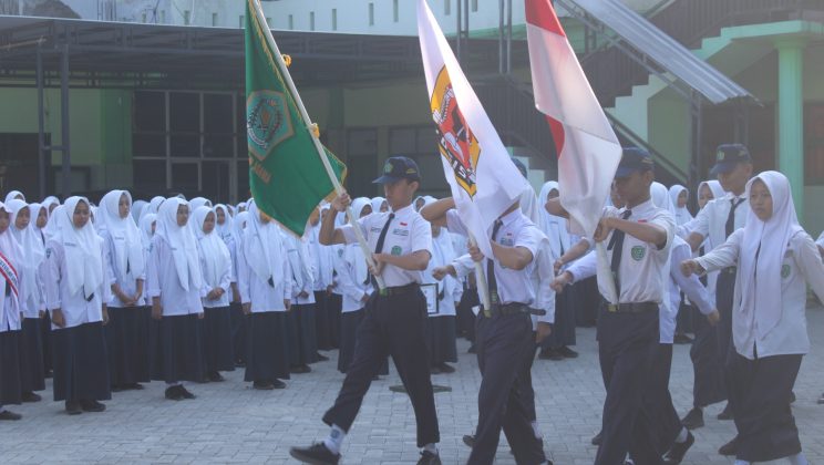 OSIM MTsN 3 Sidoarjo Gelar Upacara Serah Terima Jabatan, Simbol Regenerasi Kepemimpinan Siswa