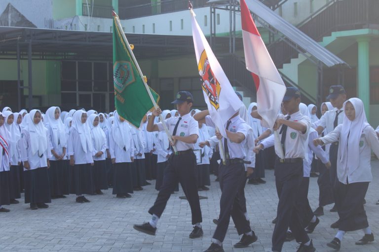 OSIM MTsN 3 Sidoarjo Gelar Upacara Serah Terima Jabatan, Simbol Regenerasi Kepemimpinan Siswa