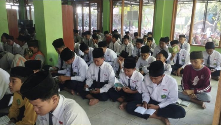 Doa Bersama, Sholat Ghoib, dan Penggalangan Dana untuk Korban Ambruknya Musholla Ponpes Al-Khozini Buduran