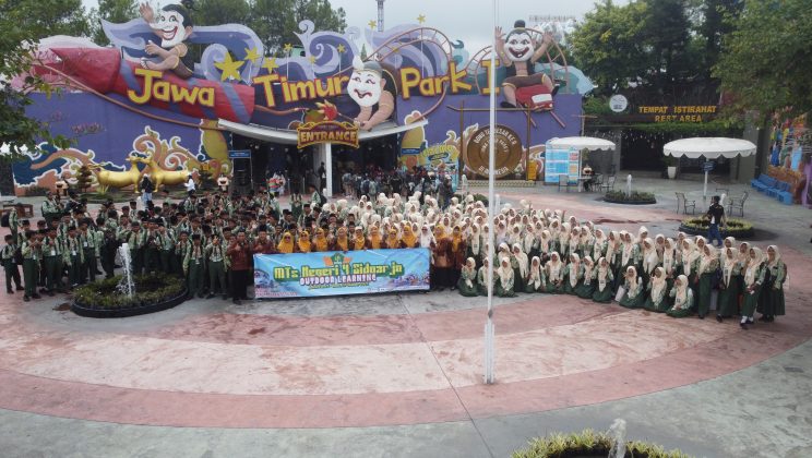 Siswa Kelas 8 MTsN 4 Sidoarjo Laksanakan ODL Edukatif ke Jatim Park 1 Malang