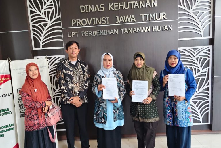 MTsN 4 Sidoarjo Jalin Jejaring Kerja dengan UPT Perbenihan Tanaman Hutan : Dukung Gerakan Sekolah Adiwiyata Melalui Penanaman Bibit Buah