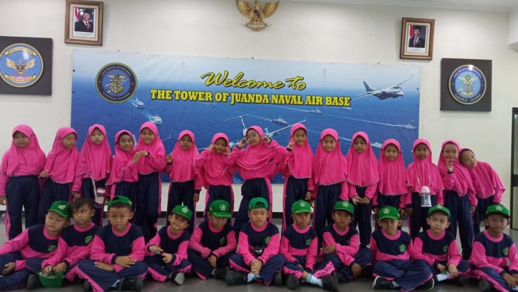 Belajar Nasionalisme Lewat Pengalaman Nyata, ODL MIN 2 Sidoarjo Kunjungi Museum Penerbangan TNI AL