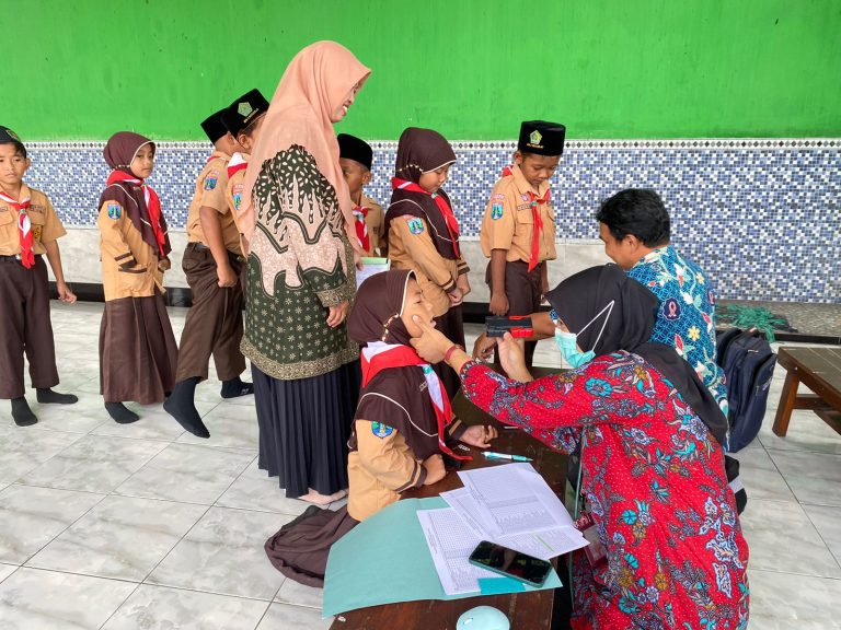 MIN 2 Sidoarjo dan Puskesmas Sedati Gelar Cek Kesehatan Gratis, Wujudkan Peserta Didik dan Tenaga Pendidik yang Sehat & Berprestasi
