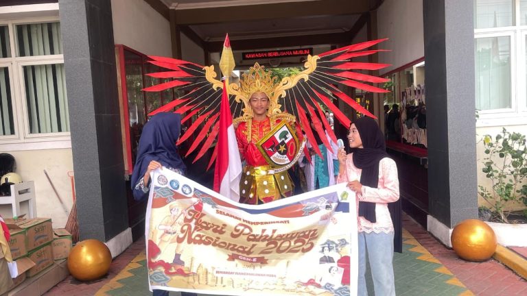 Semarak Patriotisme di Kota Udang, MTsN 1 Sidoarjo Gelar Peringatan Hari Pahlawan dengan Parade Megah
