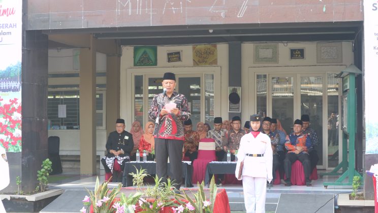 Kemenag Sidoarjo Gelar Upacara Hari Guru Nasional 2025, Kepala Kantor Bertindak sebagai Pembina Upacara
