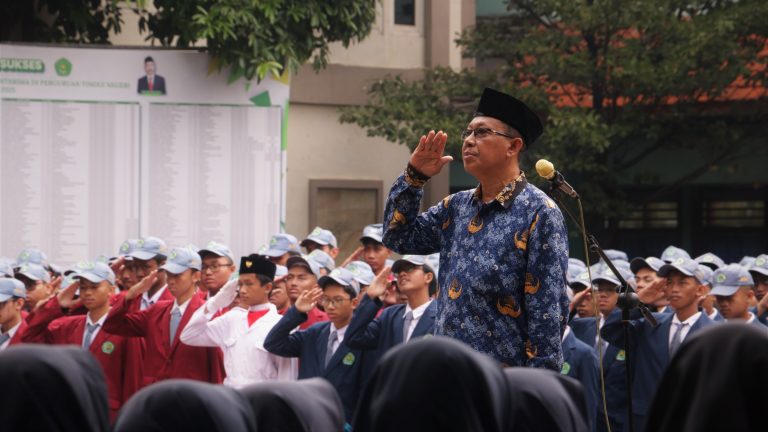 Teladani Pahlawan, Lanjutkan Perjuangan : Upacara Hari Pahlawan 2025 di MAN Sidoarjo