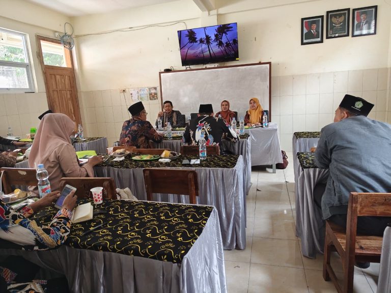 Pengawas dan Ketua KKM Dorong Penguatan Mutu Madrasah dalam Pertemuan Rutin Kepala MTs se-KKM 4 Sidoarjo