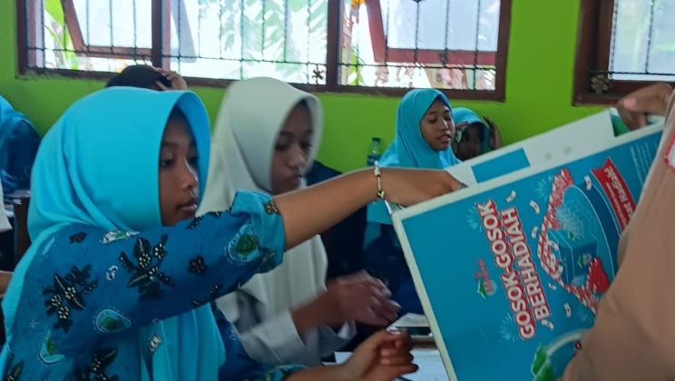Peduli di Tengah Ujian: MTsN 3 Sidoarjo Kumpulkan Donasi Rp8,75 Juta untuk Korban Banjir Aceh