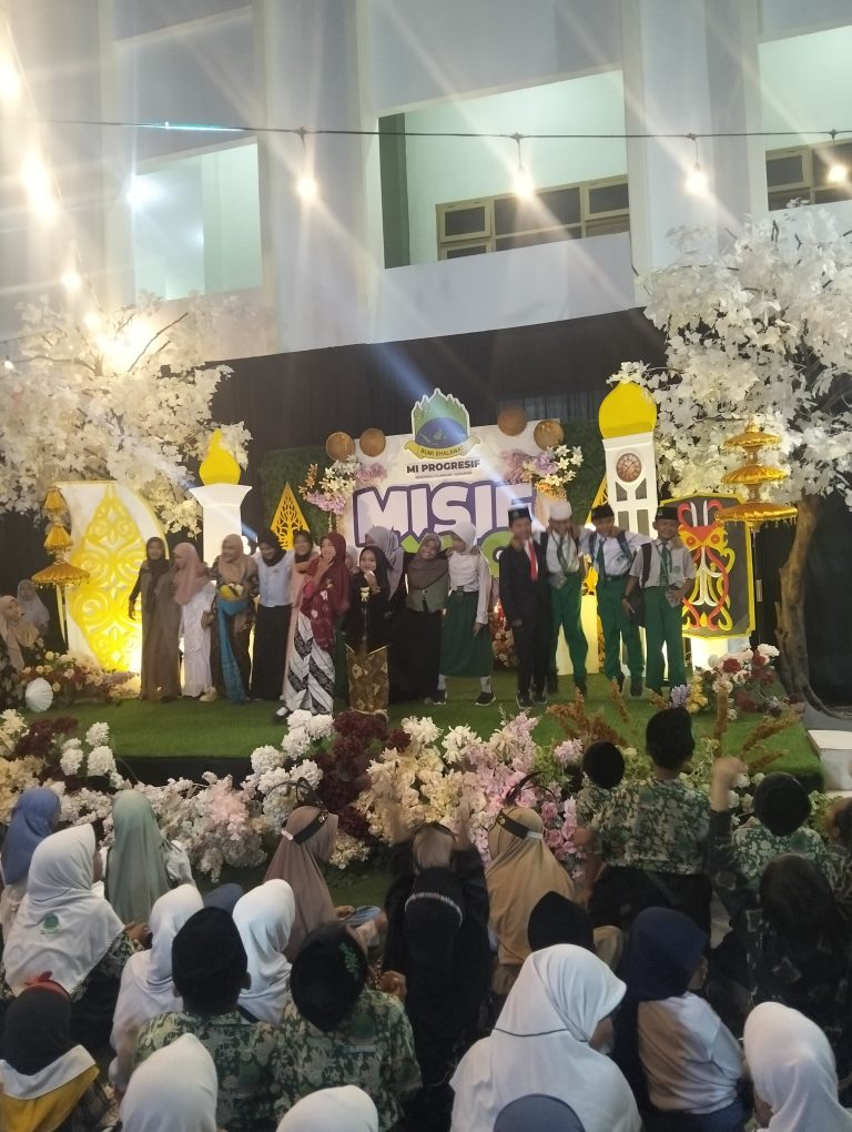 Kolaborasi Pengawas Madrasah dengan lintas sektor dalam giat MISIF Ekspo 2025 di MI Progresif Bumi Sholawat