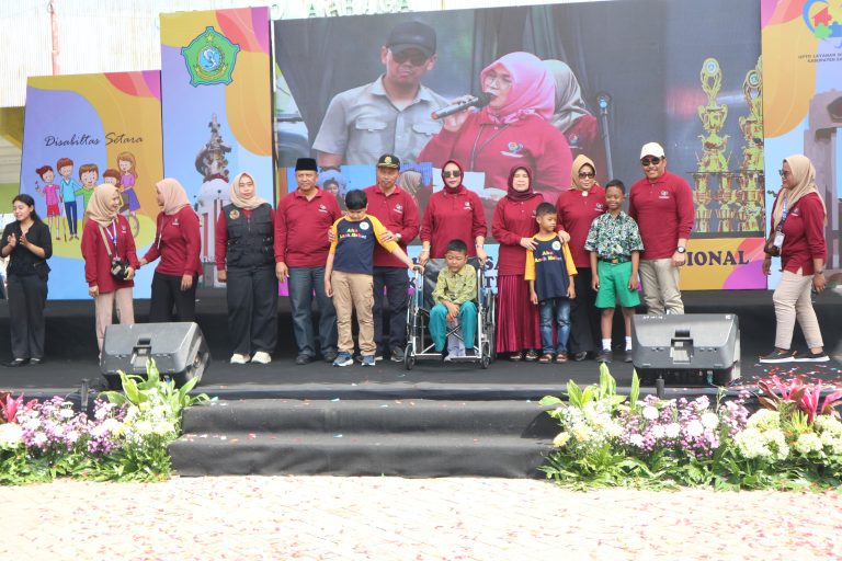 Kemenag Bersama Pemkab Sidoarjo Deklarasikan Sekolah Tanpa Diskriminasi di Peringatan Hari Disabilitas Internasional 2025