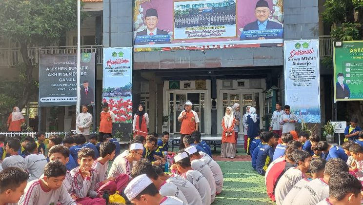 Jumat Berkah: MTsN 1 Sidoarjo Rayakan  Makan Bersama Jadi Momen Menyatukan Generasi