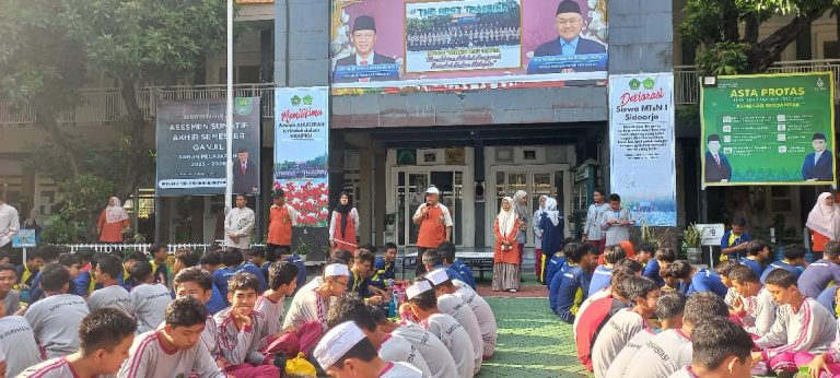 Jumat Berkah: MTsN 1 Sidoarjo Rayakan  Makan Bersama Jadi Momen Menyatukan Generasi