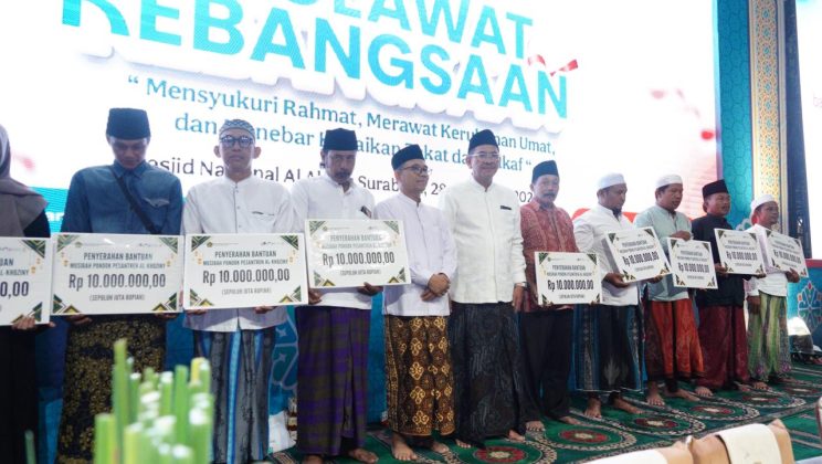 Kepala Kankemenag Sidoarjo Hadiri Sholawat Kebangsaan dan Penyerahan Bantuan Korban Ponpes Al-Khoziny