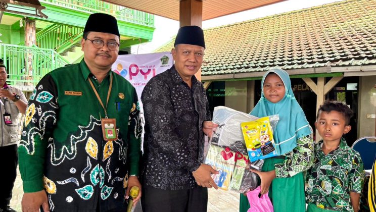 Menyapa Masyarakat, Kemenag Sidoarjo Distribusikan Bantuan di Kampung Zakat Tanjekwagir Krembung