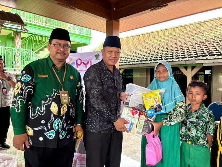 Menyapa Masyarakat, Kemenag Sidoarjo Distribusikan Bantuan di Kampung Zakat Tanjekwagir Krembung