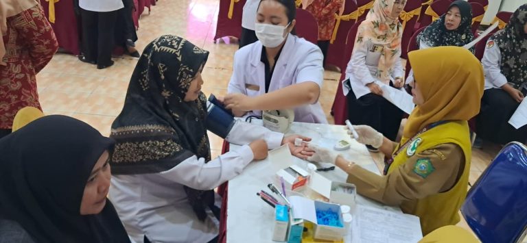Guru MTsN 4 Sidoarjo Ikuti Sosialisasi Breast Cancer Aware dan Pemeriksaan Payudara Klinis (SADANIS)