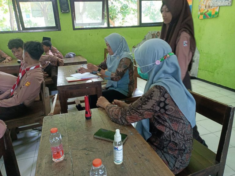 MTsN 4 Sidoarjo Laksanakan Skrining Kesehatan Siswa Bersama Puskesmas Kepadangan