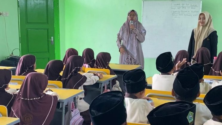 Wujudkan Madrasah Berwawasan Global, MIN 2 Sidoarjo Hadirkan Mentor Profesional Pare untuk Program Bilingual