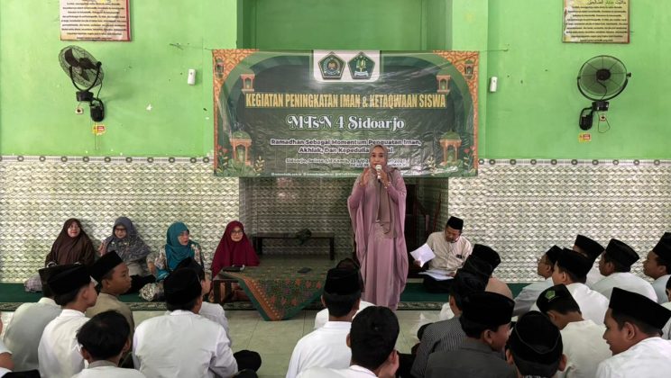 Buka Kegiatan Pesantren Ramadhan 1447 H, Kepala MTsN 4 Sidoarjo Ajak Siswa Jaga Semangat hingga Akhir Bulan