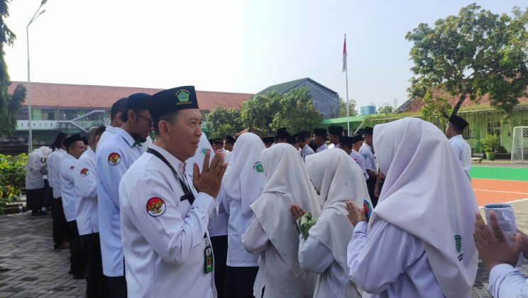 Gemuruh Maaf di Halaman Madrasah: Tradisi Halalbihalal MTsN 3 Sidoarjo Sambut Bulan Syawal