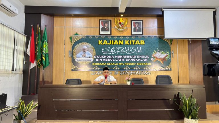 Memetik Cahaya Ramadhan dari Kedalaman Kitab Matnus Syarif di MTs Negeri 1 Sidoarjo