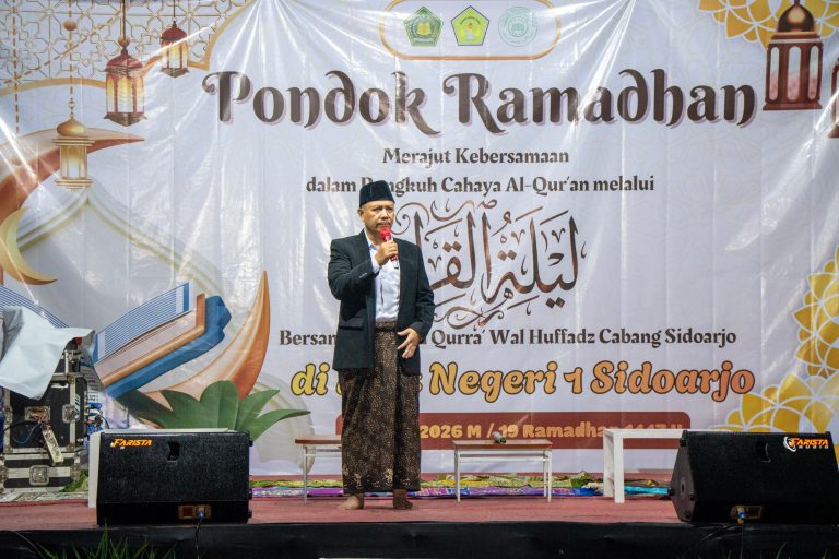 High-Level Spiritual Experience: MTsN 1 Sidoarjo Sukses Gelar Lailatul Qira’ah Bersama Qori Internasional