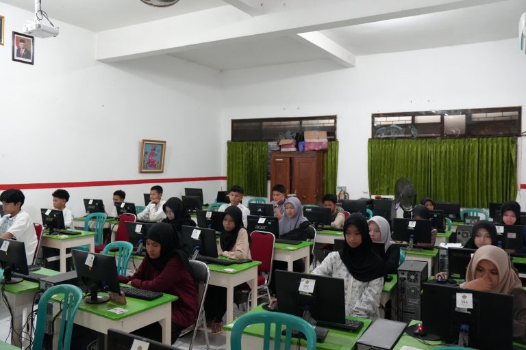 Perkuat Kesiapan Akademik, Siswa MTsN 1 Sidoarjo Asah Mental dan Kemampuan di Simulasi TKA