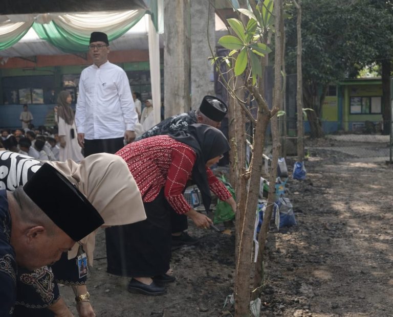 Menanam Kepedulian, Merawat Bumi: Gerakan ROHIS Jatim Peduli dalam Program Ekoteologi PAIS Love di Kabupaten Sidoarjo