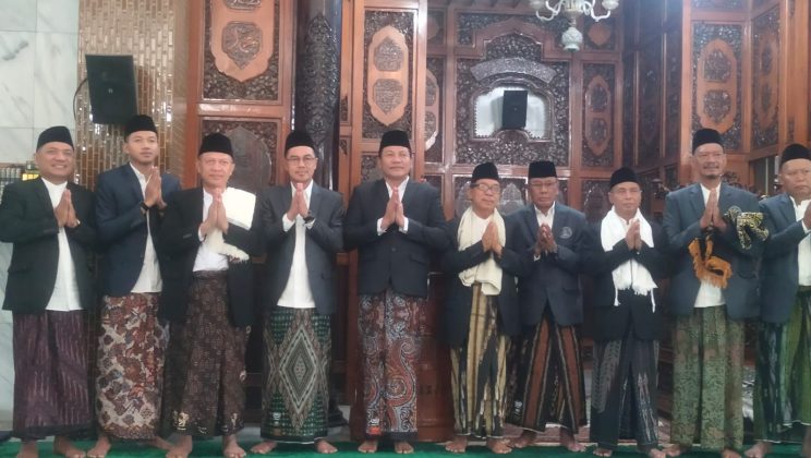 Kepala Kankemenag Sidoarjo Shalat Idul Fitri 1447 H Bersama Bupati dan Forkopimda di Masjid Agung Sidoarjo