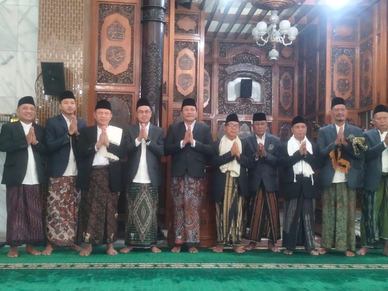 Kepala Kankemenag Sidoarjo Shalat Idul Fitri 1447 H Bersama Bupati dan Forkopimda di Masjid Agung Sidoarjo