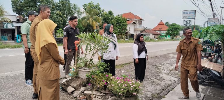 Perkuat Jejaring Kerja, MTsN 4 Sidoarjo Gandeng Dishub untuk Realisasi Lampu Penyeberangan Siswa