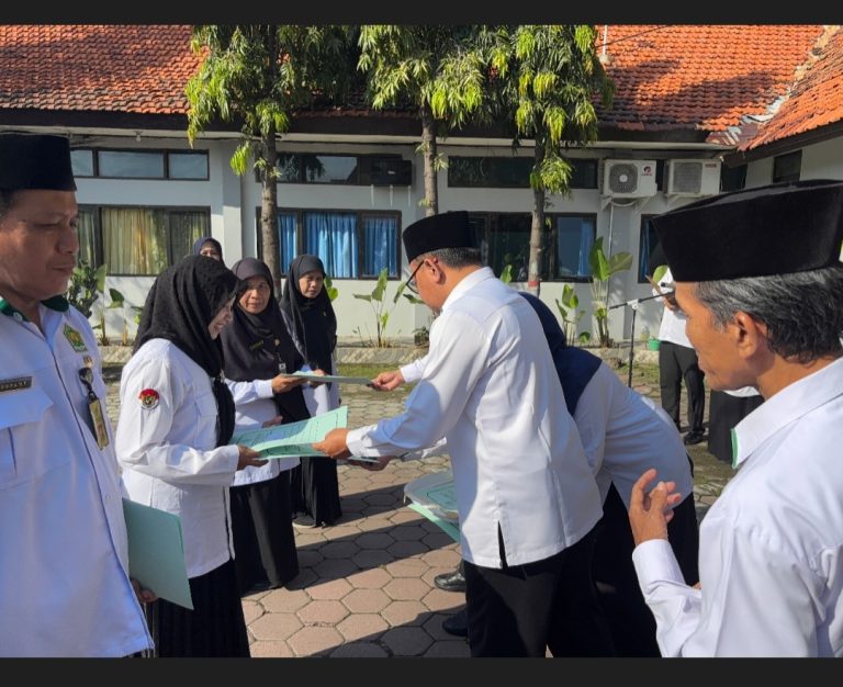 Kemenag Sidoarjo Serahkan 100 SK Kenaikan Pangkat Per 1 April 2026,  Tekankan Efisiensi Anggaran dan Penyesuaian Kerja